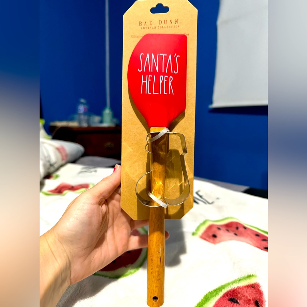 Rae Dunn spatula and cookie 🍪 cutter set. NWT